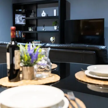 דירה Modern 2br Flat In By Arco Collection *