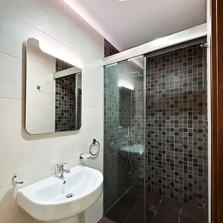 דירה Modern 2br Flat In By Arco Collection *
