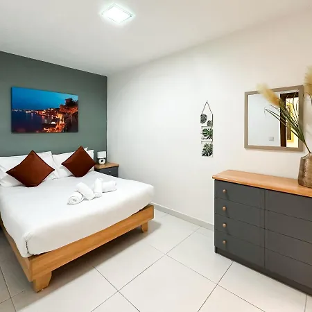 דירה Modern 2br Flat In By Arco Collection