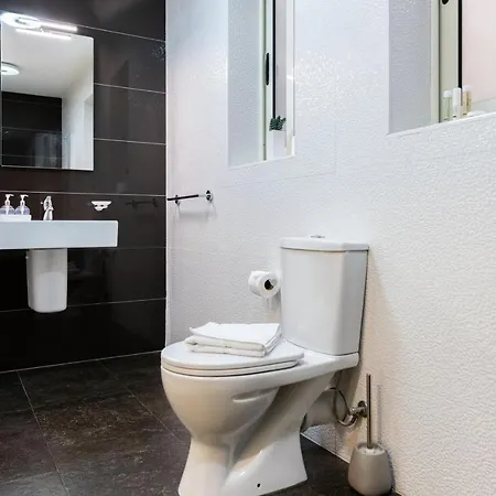 דירה Modern 2br Flat In By Arco Collection *
