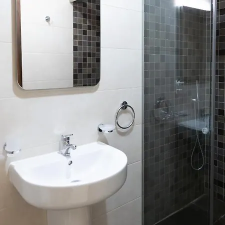Modern 2br Flat In By Arcobnb