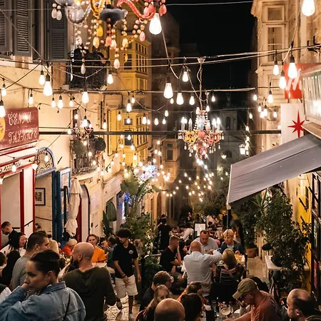 Modern 2br Flat In By Arco Collection Διαμέρισμα