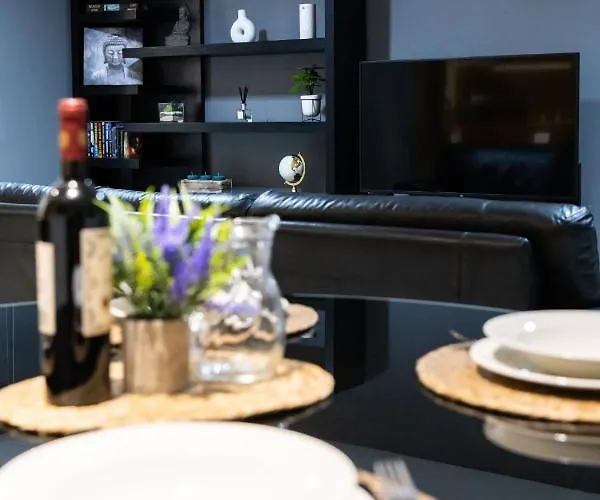 公寓 Modern 2br Flat In By Arco Collection *